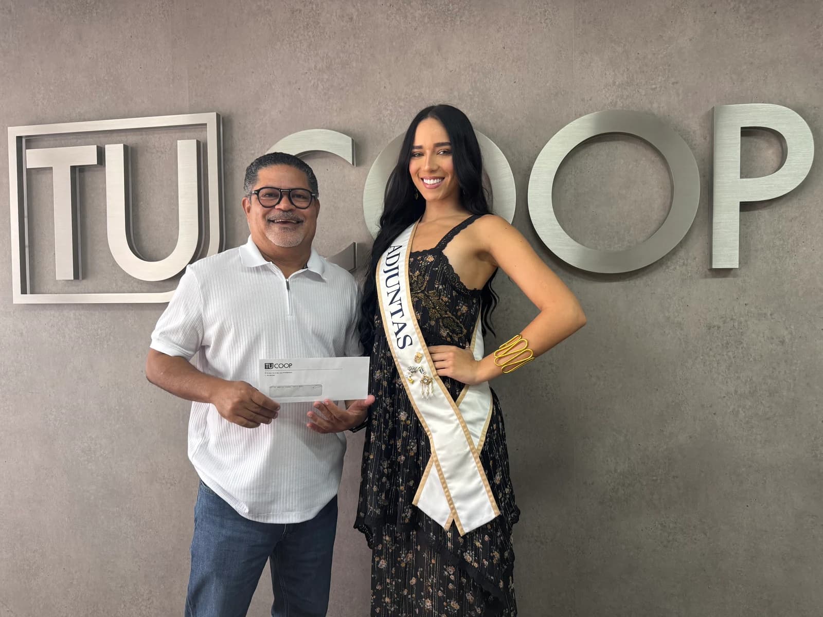 Donativo a Grecia Ortiz Báez, candidata de Adjuntas